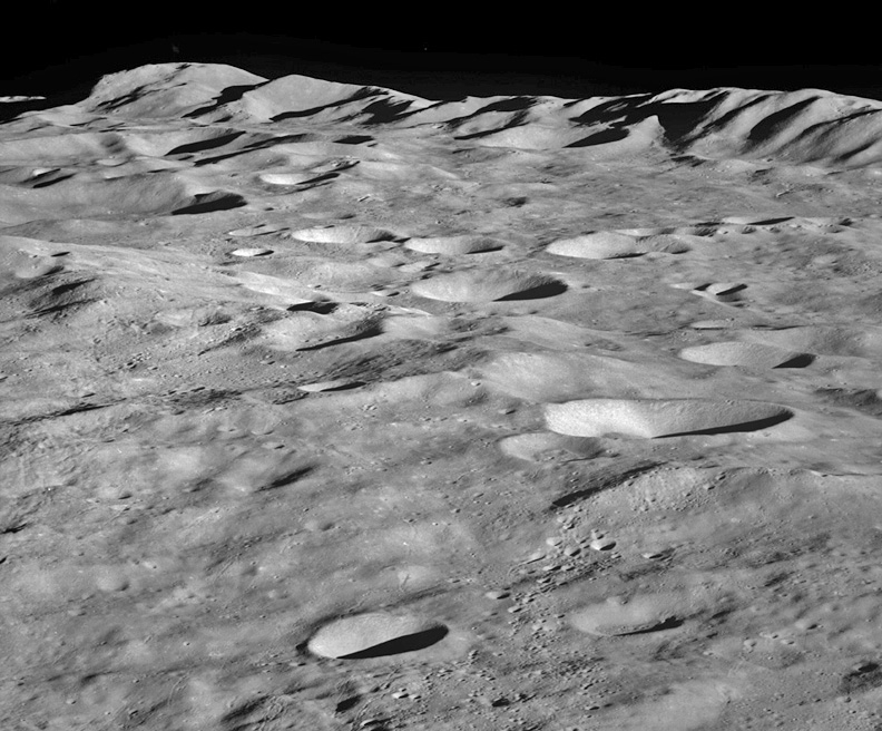 S.POLE-AITKEN basin rim-Apollo8