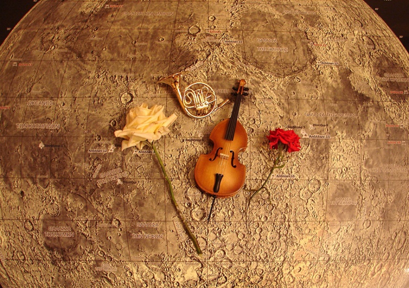 File:GreekMoon&ViolinLPOD.jpg